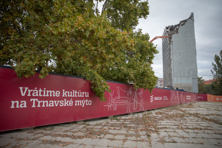 BRATISLAVA: Búranie Domu ROH