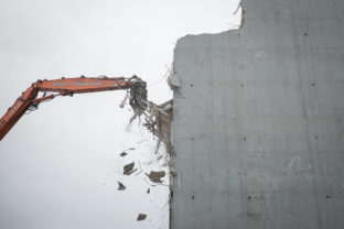 BRATISLAVA: Búranie Domu ROH