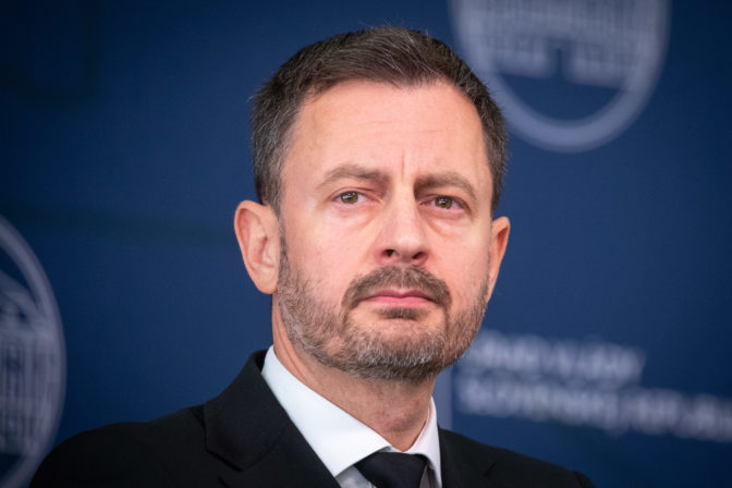 Premiér Eduard Heger.