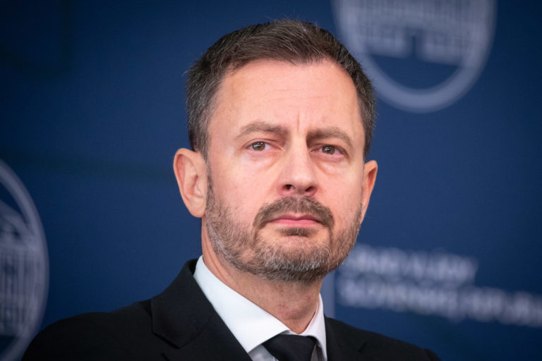 Premiér Eduard Heger.