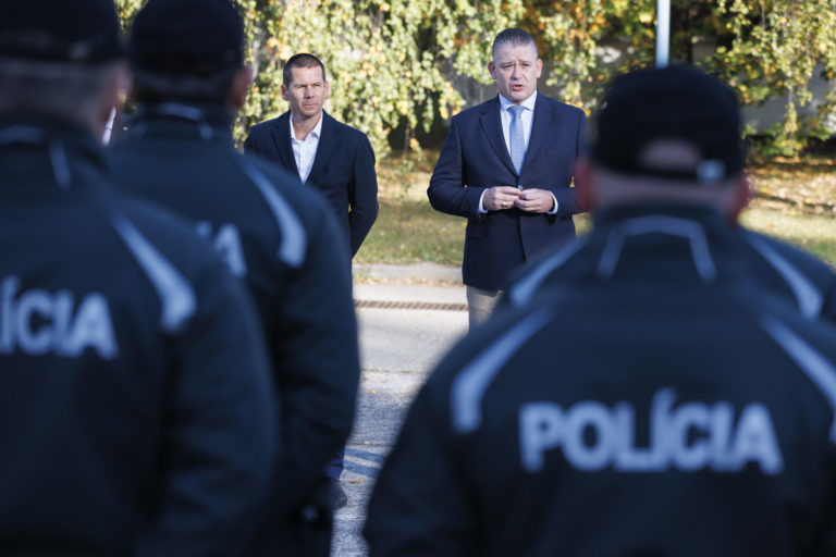 Mikulec, Hamran, polícia