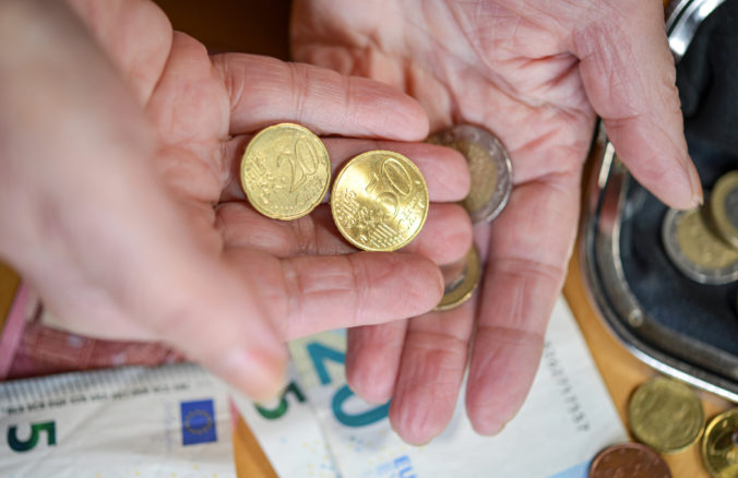 Peniaze dochodok euro senior dochodci