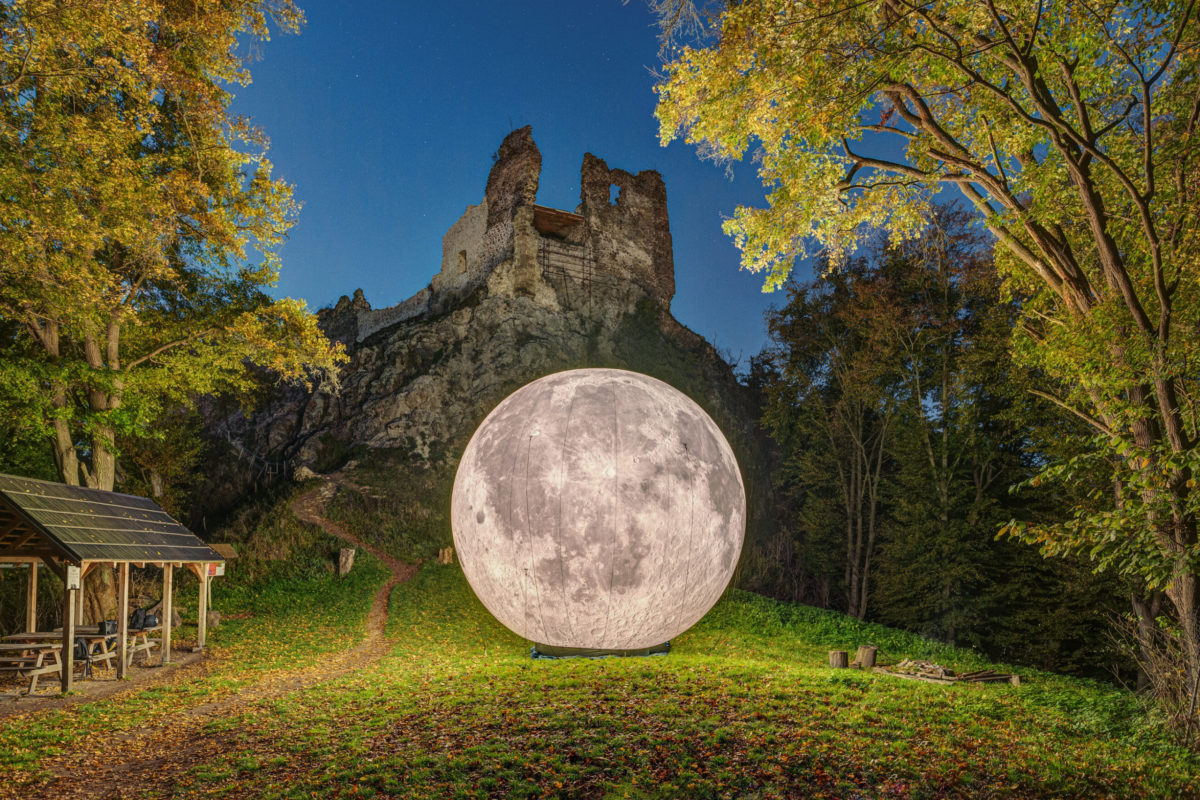 Hrad sasov prehliadka s lunalonom nocny sasov 1.jpg