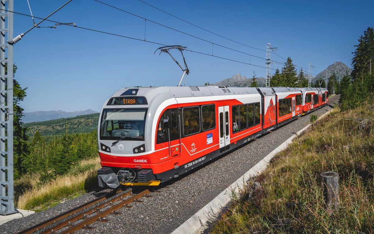 Od 26. 10. bude preprava na trase strba strbske pleso zabezpecena opat vlakmi.jpg