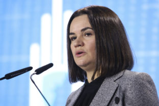 Belarus exiled opposition leader Sviatlana Tsikhanouskaya delivers a speech at the Warsaw Security Forum in Warsaw, Poland