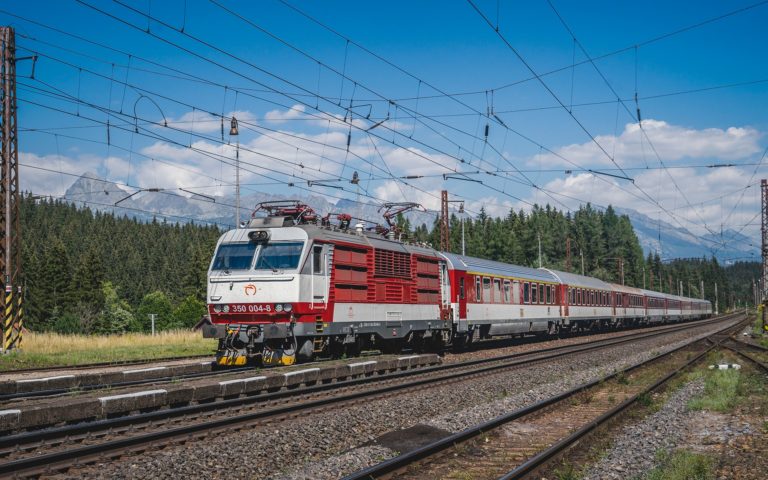 Zssk z dovodu ocakavaneho zvyseneho pohybu cestujucich s bliziacim sa sviatkom vsetkych svatych posilni vlakovu dopravu 26 spojmi.jpg