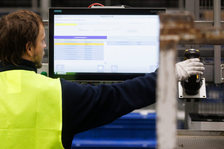 PRIEMYSEL: Logistické centrum vo Volkswagene