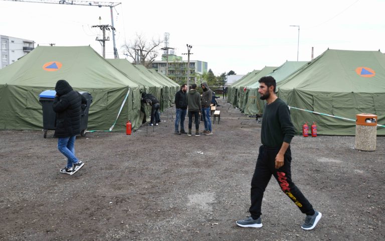 MIGRANTI: Nelegálni migranti v Kútoch