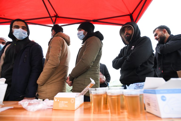 MIGRANTI: Nelegálni migranti v Kútoch