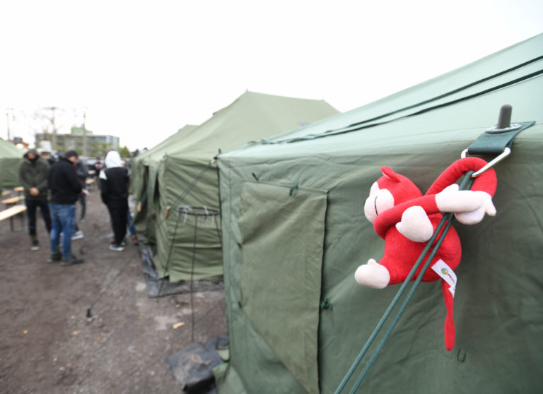 MIGRANTI: Nelegálni migranti v Kútoch