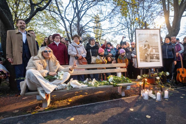 BRATISLAVA: Odhalenie lavičky Mekyho birku