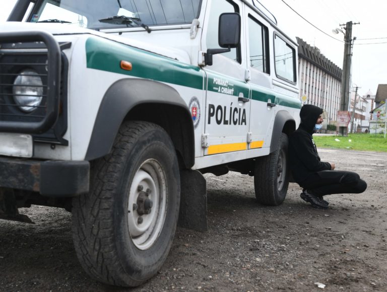 MIGRANTI: Nelegálni migranti v Kútoch