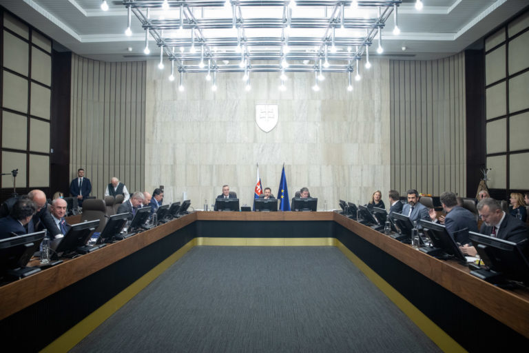 VLÁDA: Rokovanie 118. schôdze