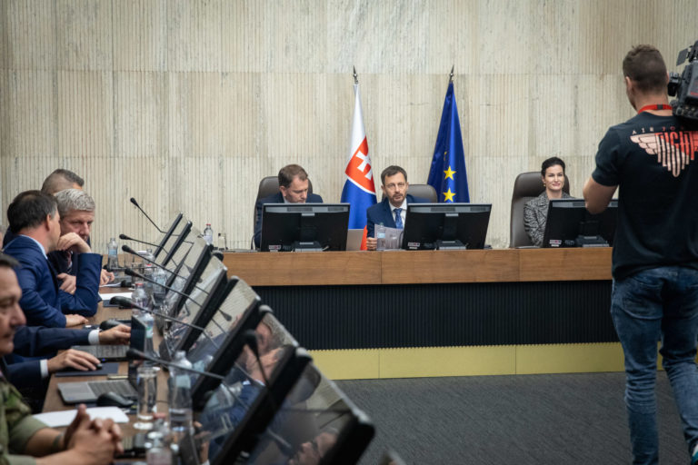 VLÁDA: Rokovanie Ústredného krízového štábu