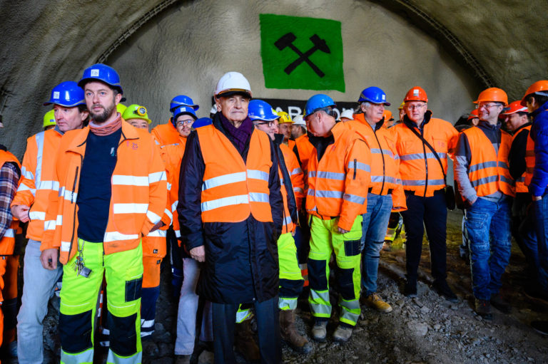DOPRAVA: Slávnostné prerazenie tunela Čebrať