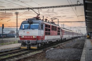 Ic vlaky ponuknu v smere kosicebratislava oproti novym vlakom expres v priemere o 49 minut rychlejsie spojenie.jpg