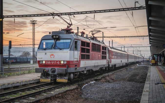 Ic vlaky ponuknu v smere kosicebratislava oproti novym vlakom expres v priemere o 49 minut rychlejsie spojenie.jpg