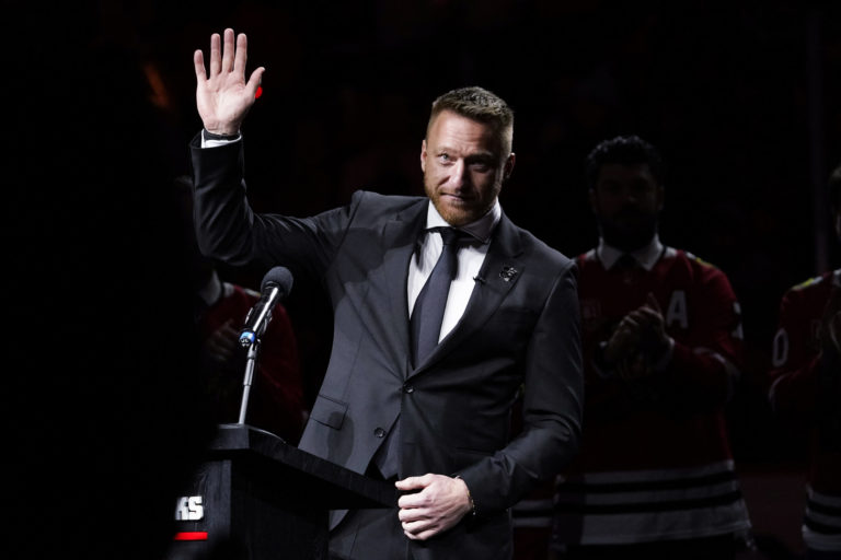 Vyradenie dresu Mariána Hossu, Chicago Blackhawks, NHL