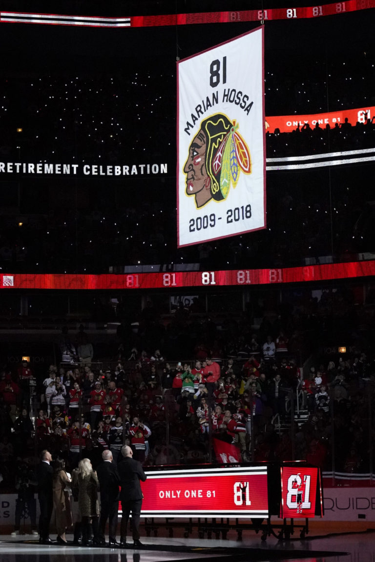 Vyradenie dresu Mariána Hossu, Chicago Blackhawks, NHL