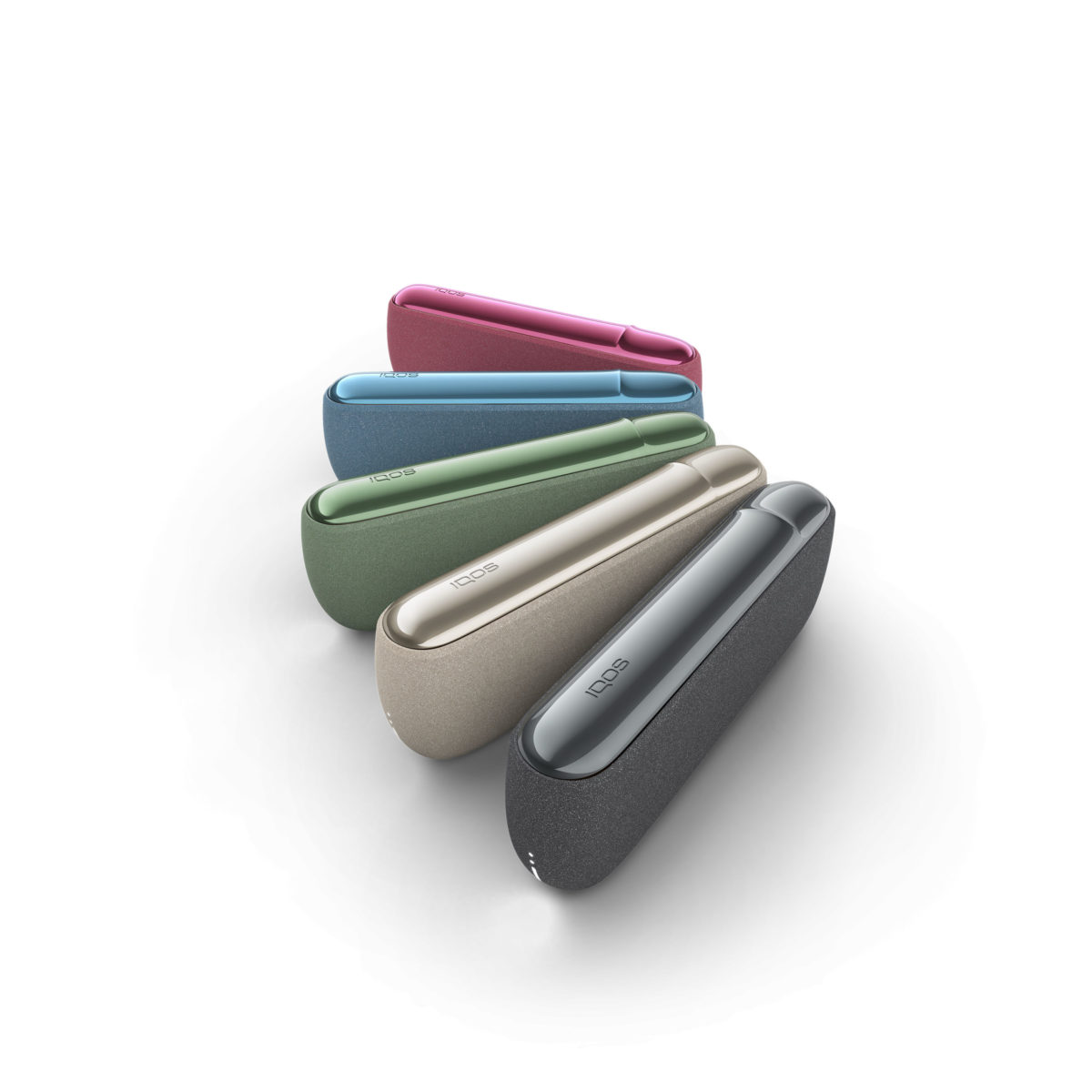 Zmensene iqos_4_iluma_combo_mid_charger_sunsetred_azureblue_mossgreen_pebblebeige_pebblegrey_kv_b2_s13_12k_rgb_image_000421_60cm.jpg