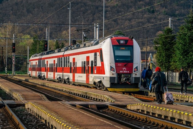 Železnice vybrali zhotoviteľa na obnovu trate Poprad Tatry - Vydrník, suma je však vyššia o viac ako 130 miliónov eur