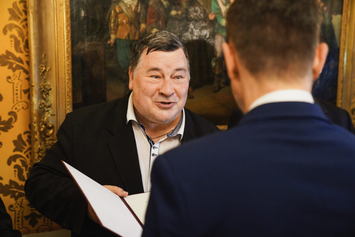 PREMIÉR: Prijal odborníkov na COVID 19