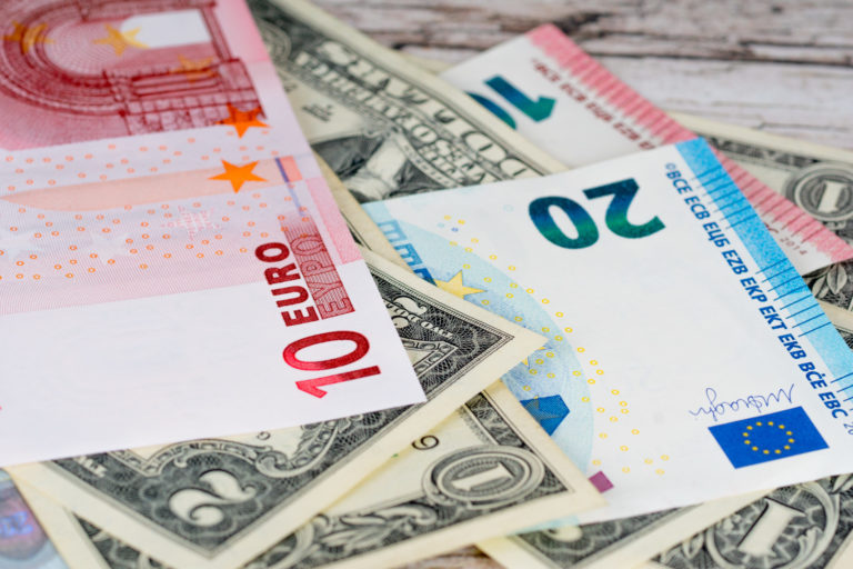 Americký dolár, Euro, peniaze