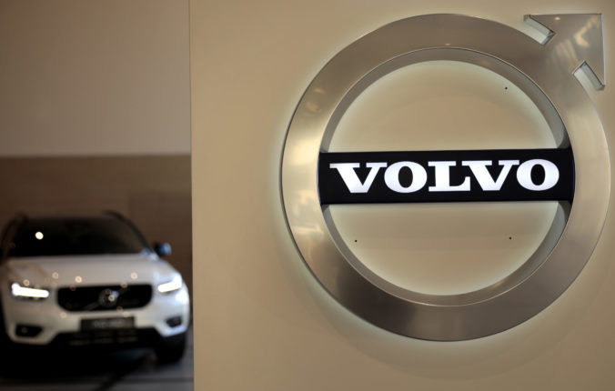 Slovensko je o krok bližšie k vybudovaniu špičkového automobilového závodu, s Volvom podpísali zmluvu o kúpe pozemku