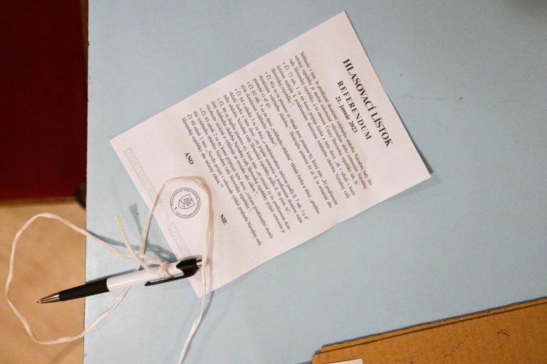 REFERENDUM 2023: Otvorenie volebných miestností