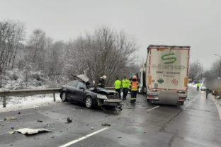 Kriváň, zrážka auta s kamiónom, dopravná nehoda
