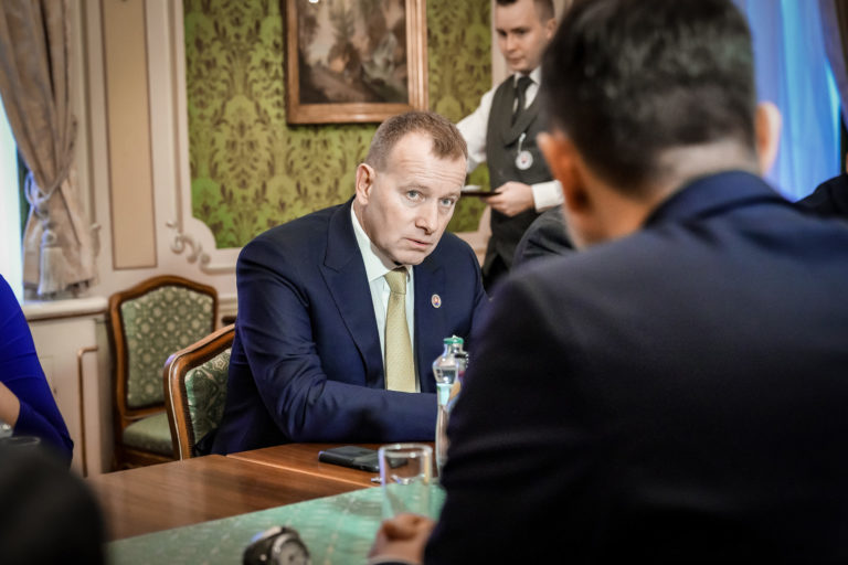 VLÁDA: Rokovanie strán bývalej koalície