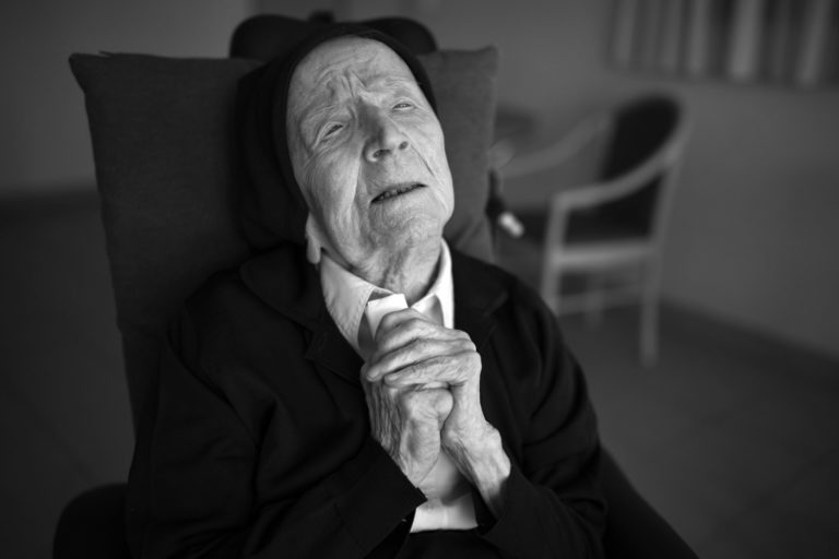 Mníška, úmrtie