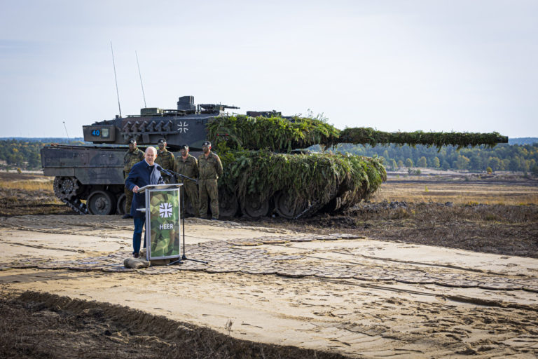 Olaf Scholz, Tank, Leopard
