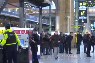 útok nožom, Paríž, stanica, polícia