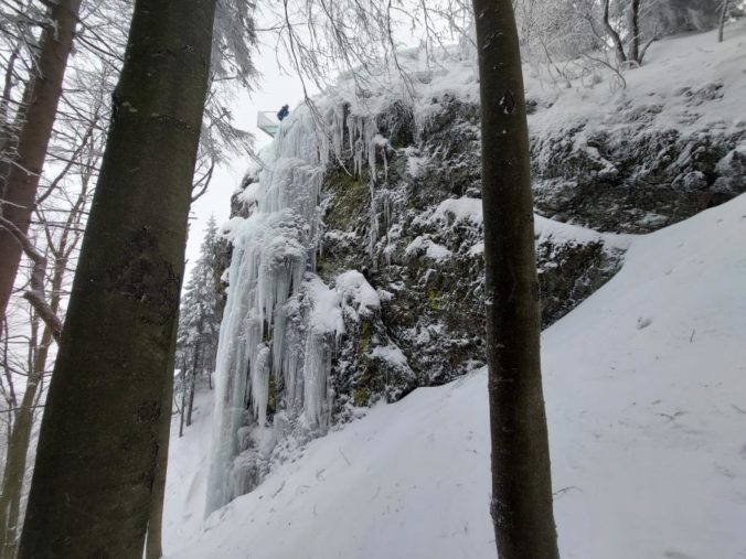Unikátny ľadopád na Skalke pri Kremnici je po roku opäť prístupný verejnosti (video)