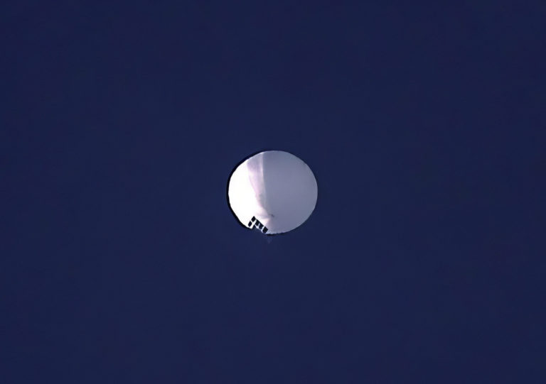 Balón, špionáž