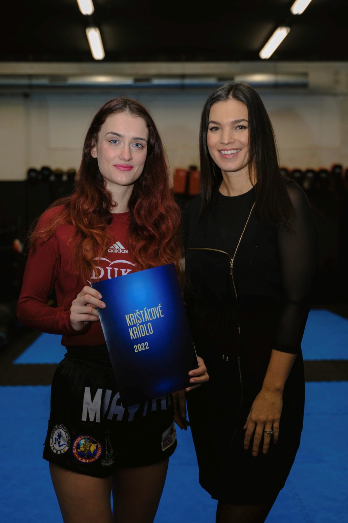 Bojovnicka monika chochlikova pri preberani nominacneho dekretu.jpg