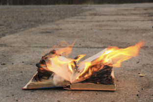 Kniha, pálenie kníh