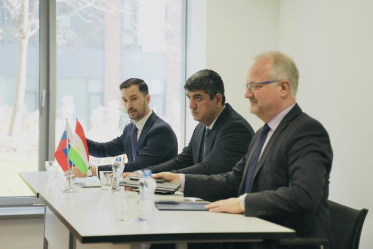 Slovensko tadžické fórum