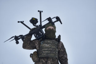 Ukrajinský vojak, dron