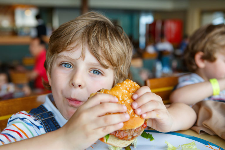 Hamburger, dieťa