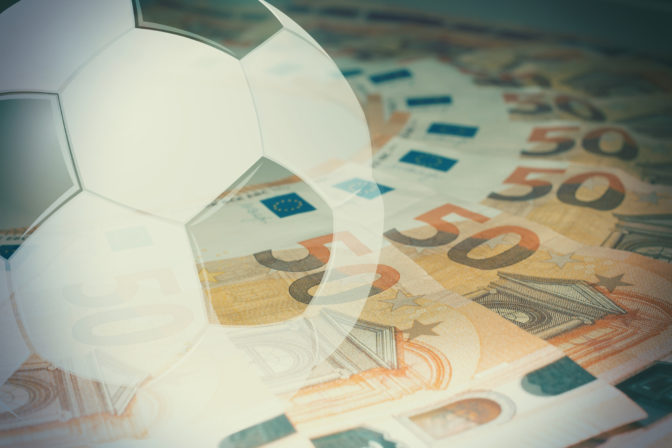 Futbal, lopta, peniaze
