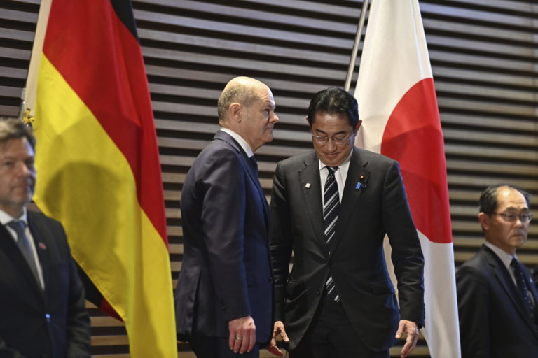 Olaf Scholz, Fumio Kishida