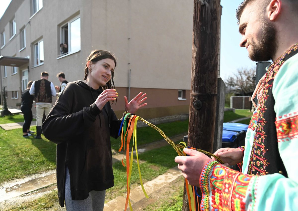 VEĽKÁ NOC: Oblievačka a šibačka