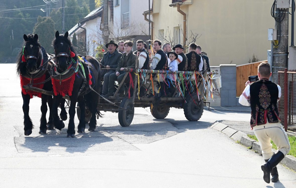 VEĽKÁ NOC: Oblievačka a šibačka
