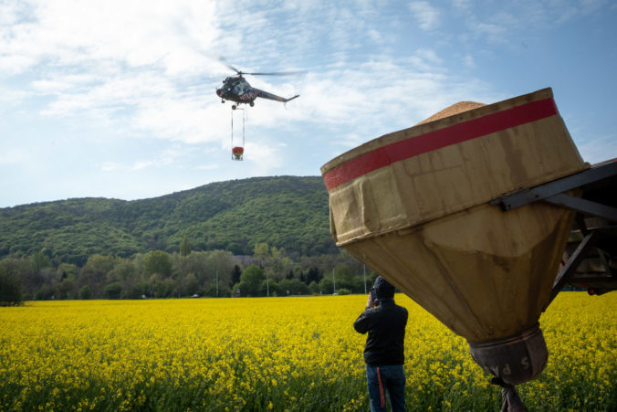 Bratislava pripravuje ďalší veľký zásah proti larvám komárov, opäť použije helikoptéru (video+foto)