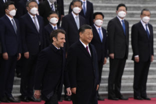 Emmanuel Macron, Si Ťin pching