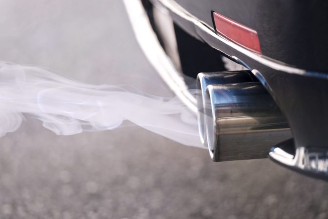 Auto, výfukové plyny