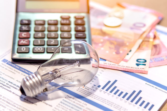Energie, peniaze, ceny energií, kalkulačka, elektrina
