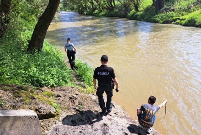 Telo štvorročného dievčatka, ktoré spadlo do rieky Ondava v Stropkove po týždni našli
